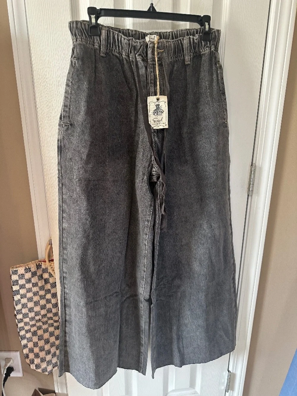 Easel Jeans - Picture 1 of 6